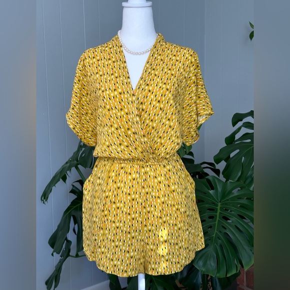 🛍️ bebop cut Romper shorts excellent condition. - Picture 1 of 9